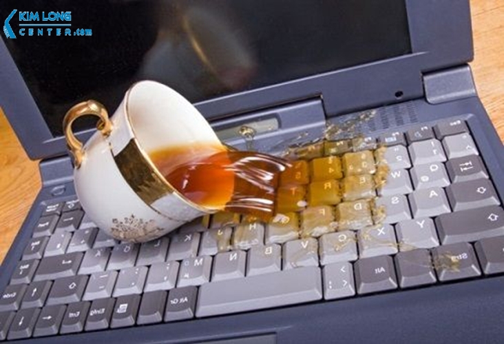 do-nuoc-len-laptop
